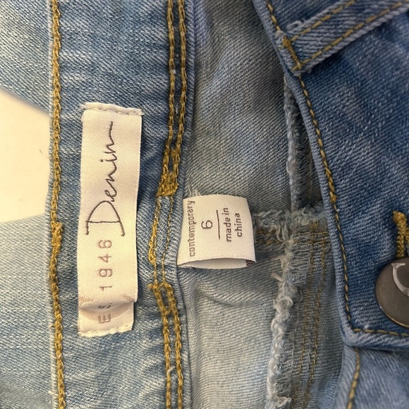 EST 1946 Denim Contemporary Blue Jeans Distressed with Natural Fading Sz-6. F8 - Picture 5 of 9
